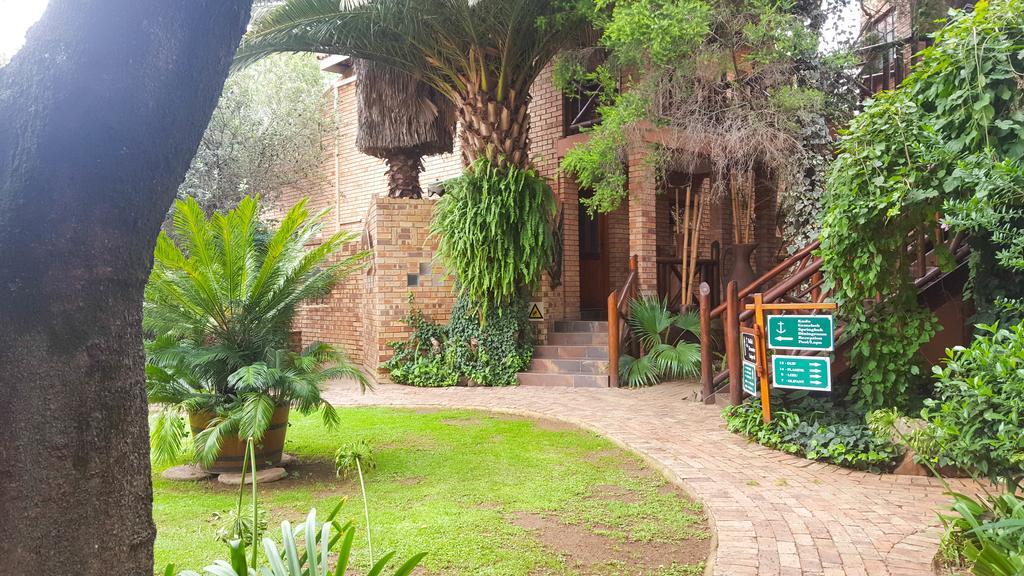 Aark Guest Lodge Vanderbijlpark Exterior photo